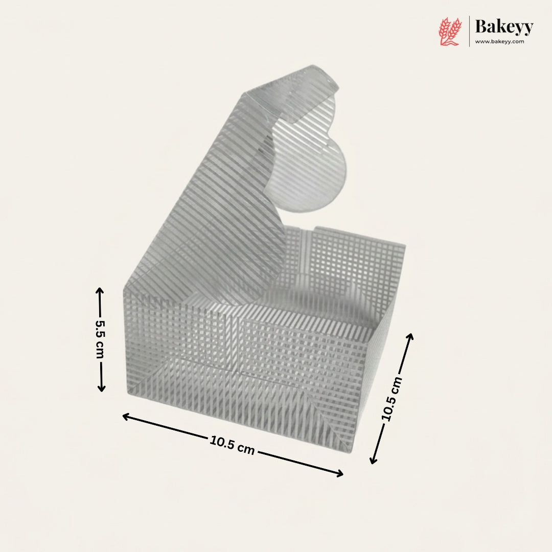 Baking mold with dimensions labeled on a beige background, featuring the Bakeyy brand.