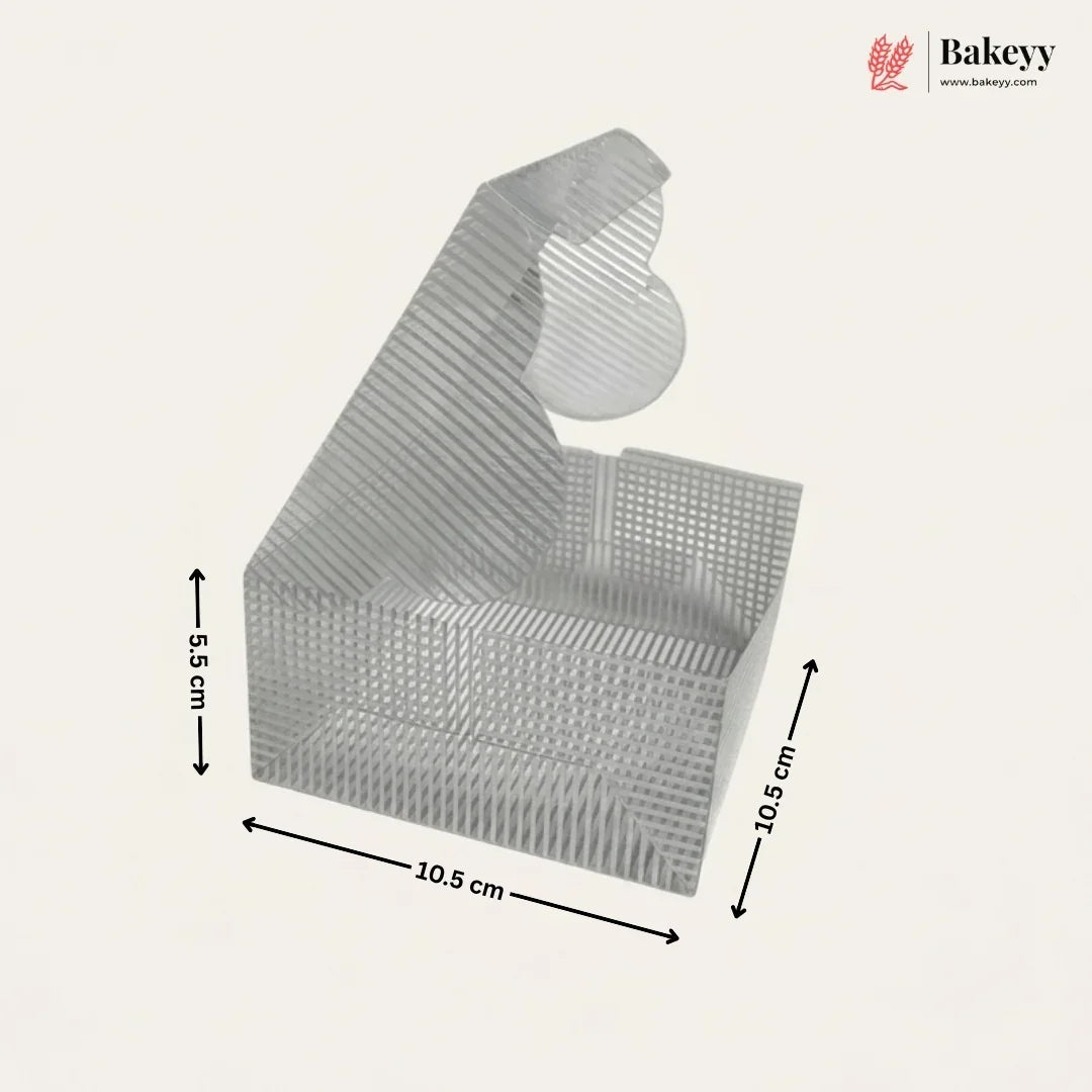 Baking mold with dimensions labeled on a beige background, featuring the Bakeyy brand.