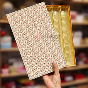 Capacity: Suitable for approx. 1 kg sweets or chocolates (depending on product type)
Premium rigid hardboard construction
Luxury floral printed lid design
Gold finish food-grade plastic inner tray
4 long compartments for organized arrangement
Ideal for Diwali, Weddings, Festive Hampers & Corporate Gifting