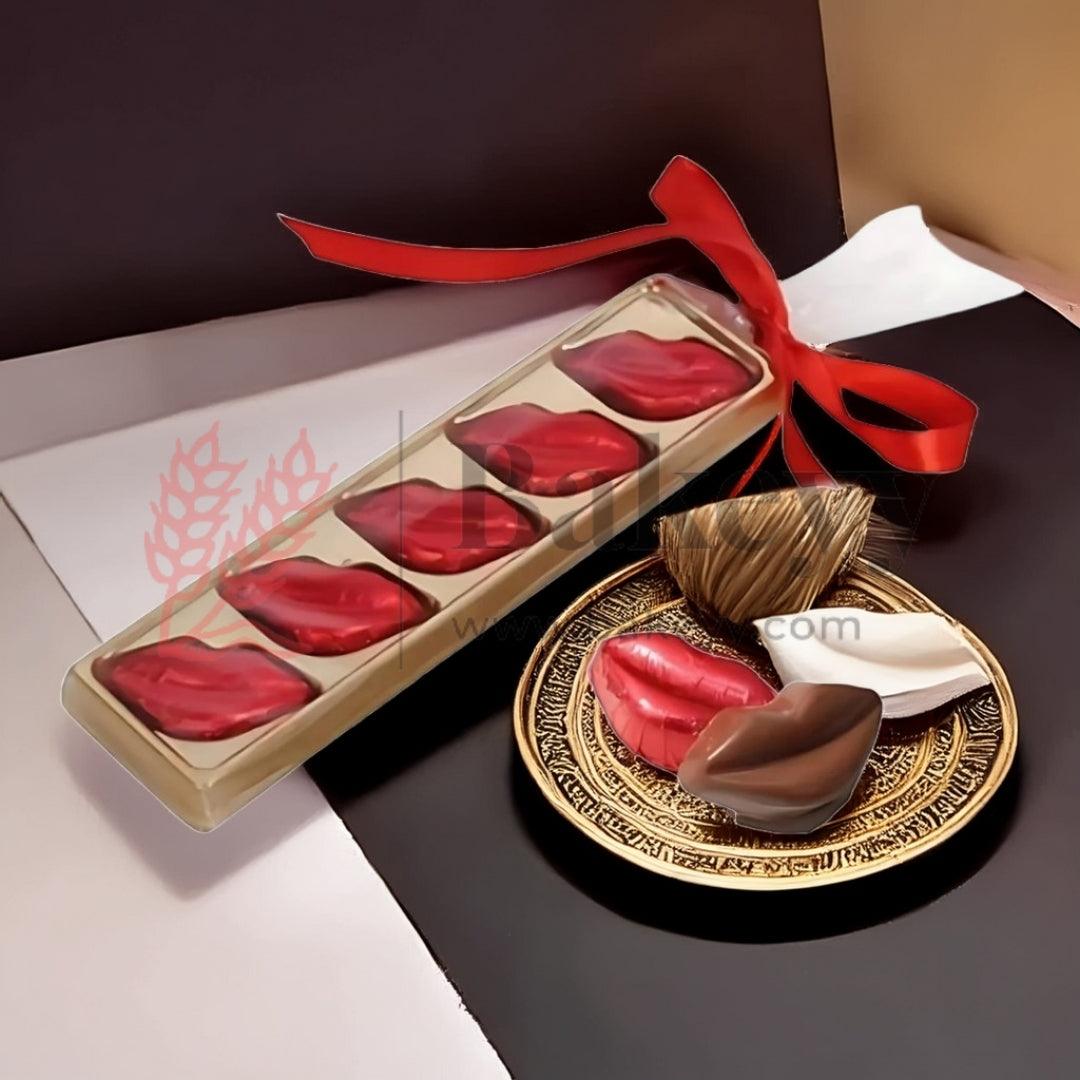 5 Cavity Lip-Shaped Chocolate Box with Transparent Lid – Gold (Pack of 10) - Bakeyy.com - India - 5 Cavity Lip-Shaped Chocolate Box with Transparent Lid – Gold (Pack of 10) - Default Title
