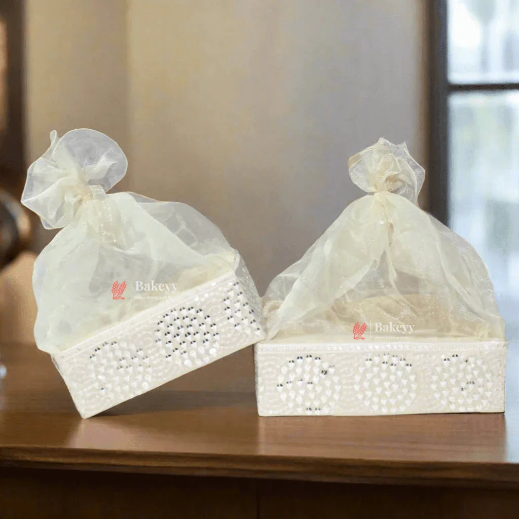 Crystal_Mesh_Hamper_Gift_Set_-_Mint_Ivory_and_Pink_-_Elegant_Square_Gifting_Tray_-_ivory - Bakeyy.com