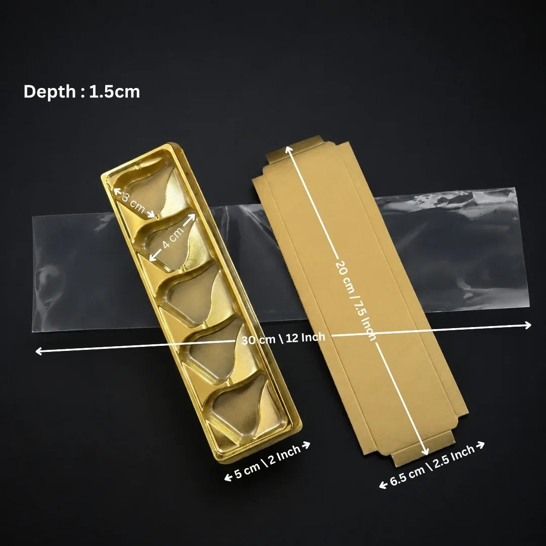 Gold-colored plastic tray packaging shown on a black background, with overlaid dimension arrows and text indicating depth of 1.5 cm and measurements for the tray and flat sheet.