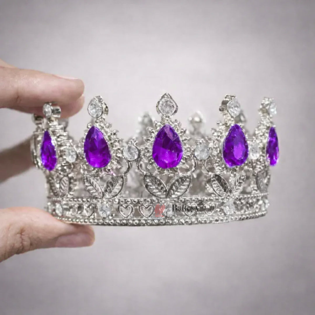 Elegant royal crown design with crystal stones
Premium sliver finish with detailed carving
Lightweight and easy to place on cakes
Reusable decorative topper
Perfect for birthday cakes, themed cakes, baby shoots, and table décor
Available in multiple stone color variants