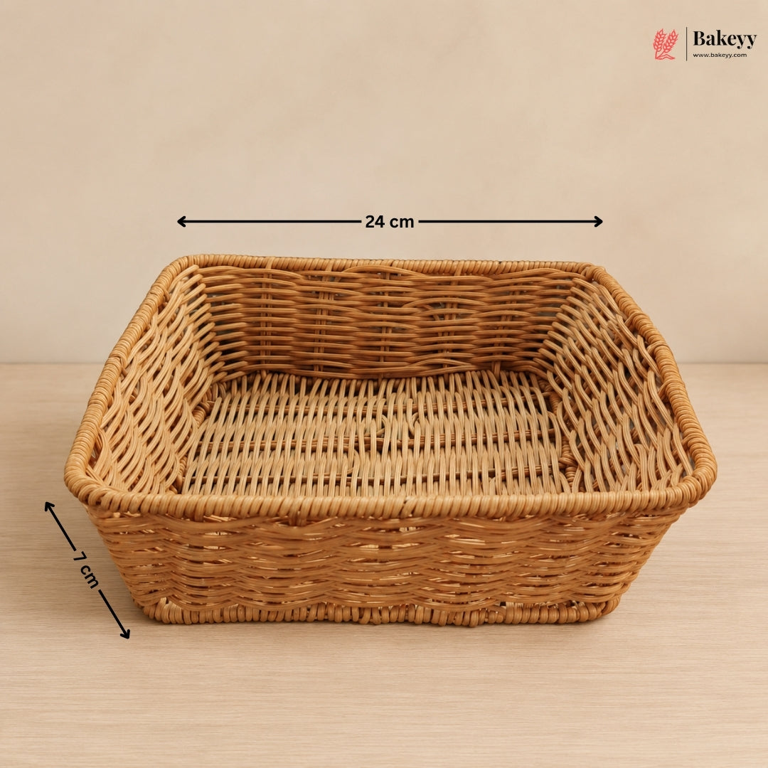 Woven basket with dimensions on a beige background, featuring the Bakey brand.