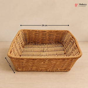 Woven basket with dimensions on a beige background, featuring the Bakey brand.