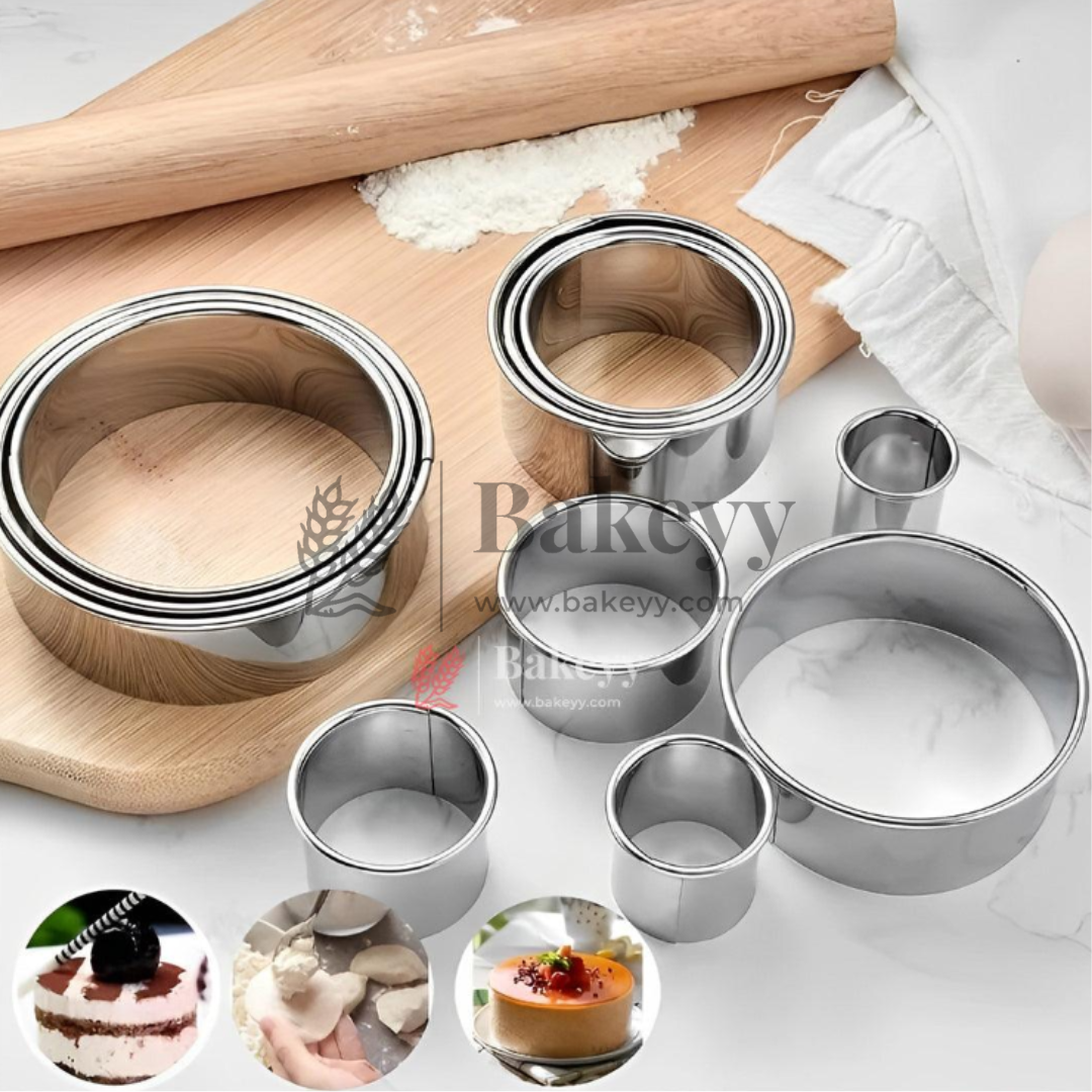 Set of metal baking rings on a wooden board with flour, featuring the Bakey brand.