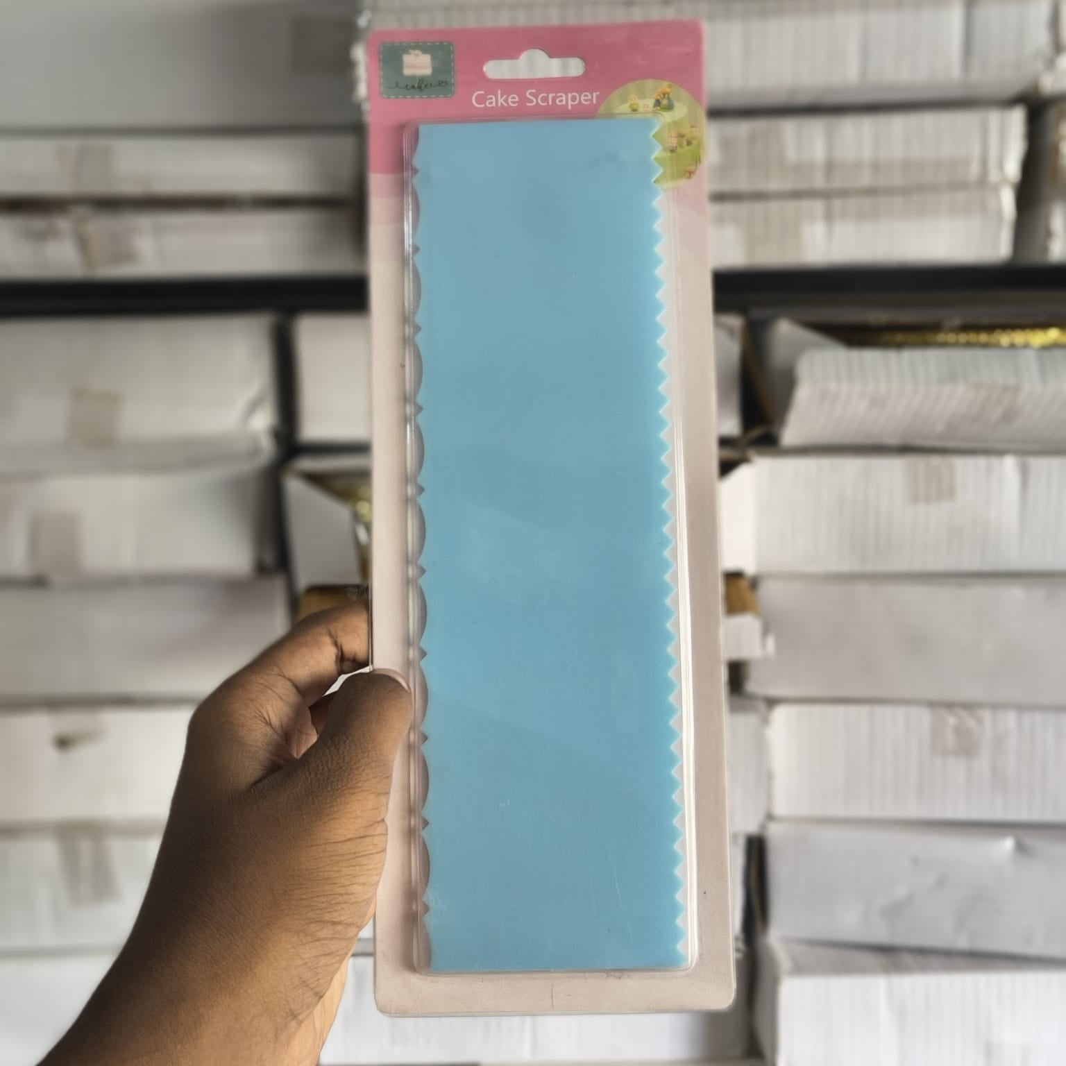 Scalloped Edge Cake Scraper – Creates soft, wavy patterns for a decorative touch| 1 Piece