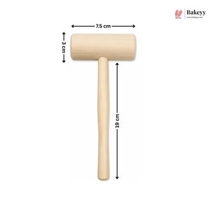 A wooden cake or pastry hammer with a light natural wood handle and head, shown on a white background with black dimension arrows and labels indicating 7.5 cm head width, 3 cm head height, and 19 cm handle length.