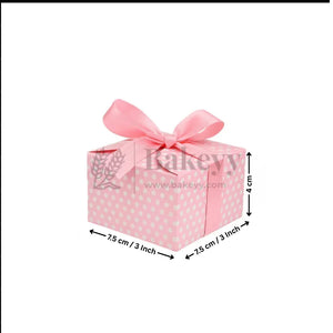 Pink gift box with white polka dots and a pink ribbon, featuring dimensions on a white background.