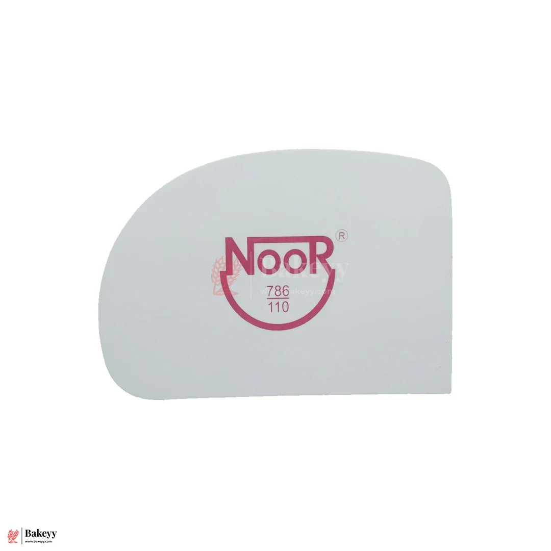 Flexible Cake Scraper – 15x10cm Plastic Icing Smoother for Cake Decorating