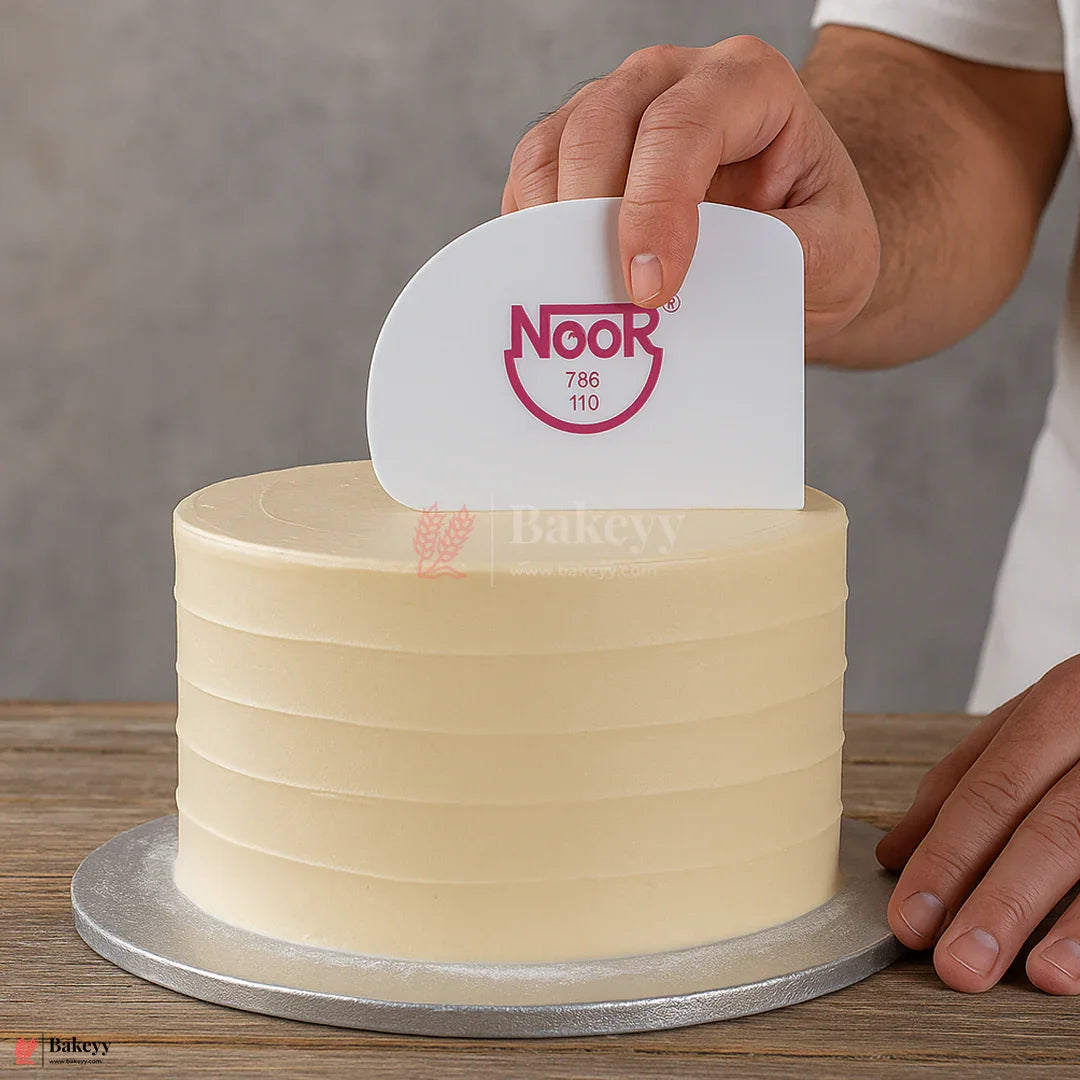 Flexible Cake Scraper – 15x10cm Plastic Icing Smoother for Cake Decorating
