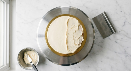 How to Use a Cake Turntable for Smooth Frosting: A Complete Beginner's Guide