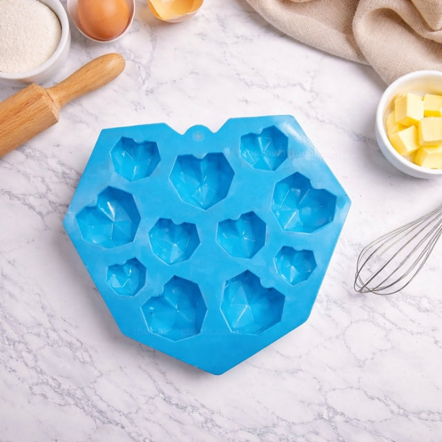 Chocolate hearts
Truffle shells
Jelly candies
Mousse desserts
Fondant toppers
Ice cubes
Soap or resin crafts