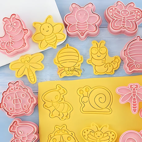 8 Piece Insects and Bugs Cookie Cutters, Children's 3D Fondant Biscuit Cutters| Pack of 1