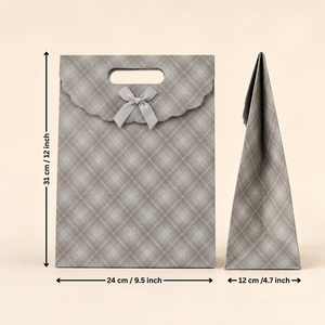 Gray checkered gift bag with a bow and dimensions on a beige background
