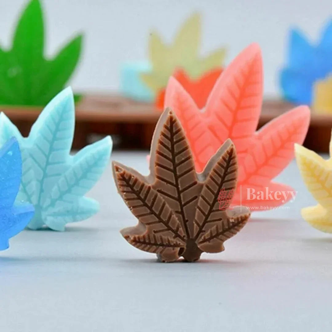 Marijuana_Leaf_Design_Silicone_Chocolate_Mould2 - Bakeyy.com
