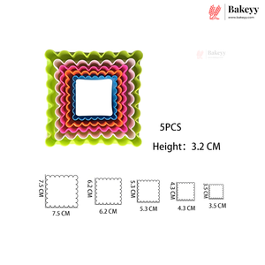 Five nested square wavy cookie cutters in lime green, pink, blue, and white, shown with text indicating a height of 3.2 cm and a size scale diagram below showing 7.