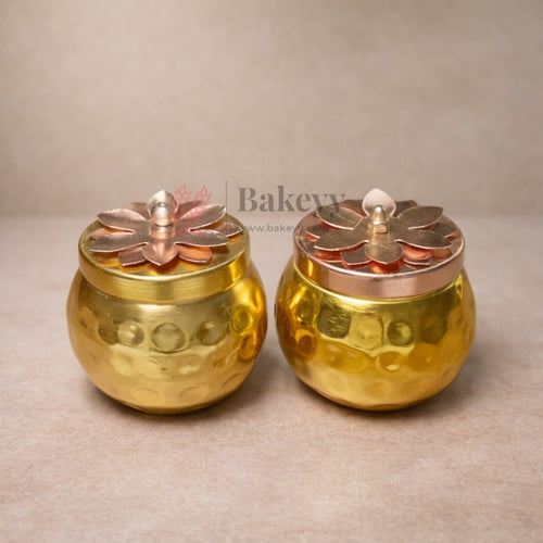 Premium metallic finish with a luxe gifting look
Decorative floral lid for an elegant presentation
Strong and reusable metal container
Ideal for festive hampers, return gifts, pooja items, dry fruits, mukhwas, chocolates, and small goodies
Great for home decor styling and gift packaging