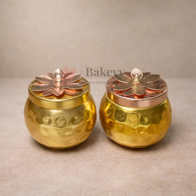 Premium metallic finish with a luxe gifting look
Decorative floral lid for an elegant presentation
Strong and reusable metal container
Ideal for festive hampers, return gifts, pooja items, dry fruits, mukhwas, chocolates, and small goodies
Great for home decor styling and gift packaging