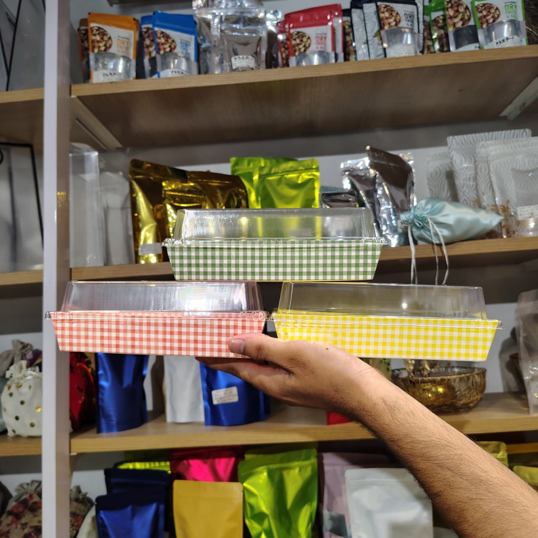 Rectangular_Gingham_Loaf_Box_With_Clear_Lid_6