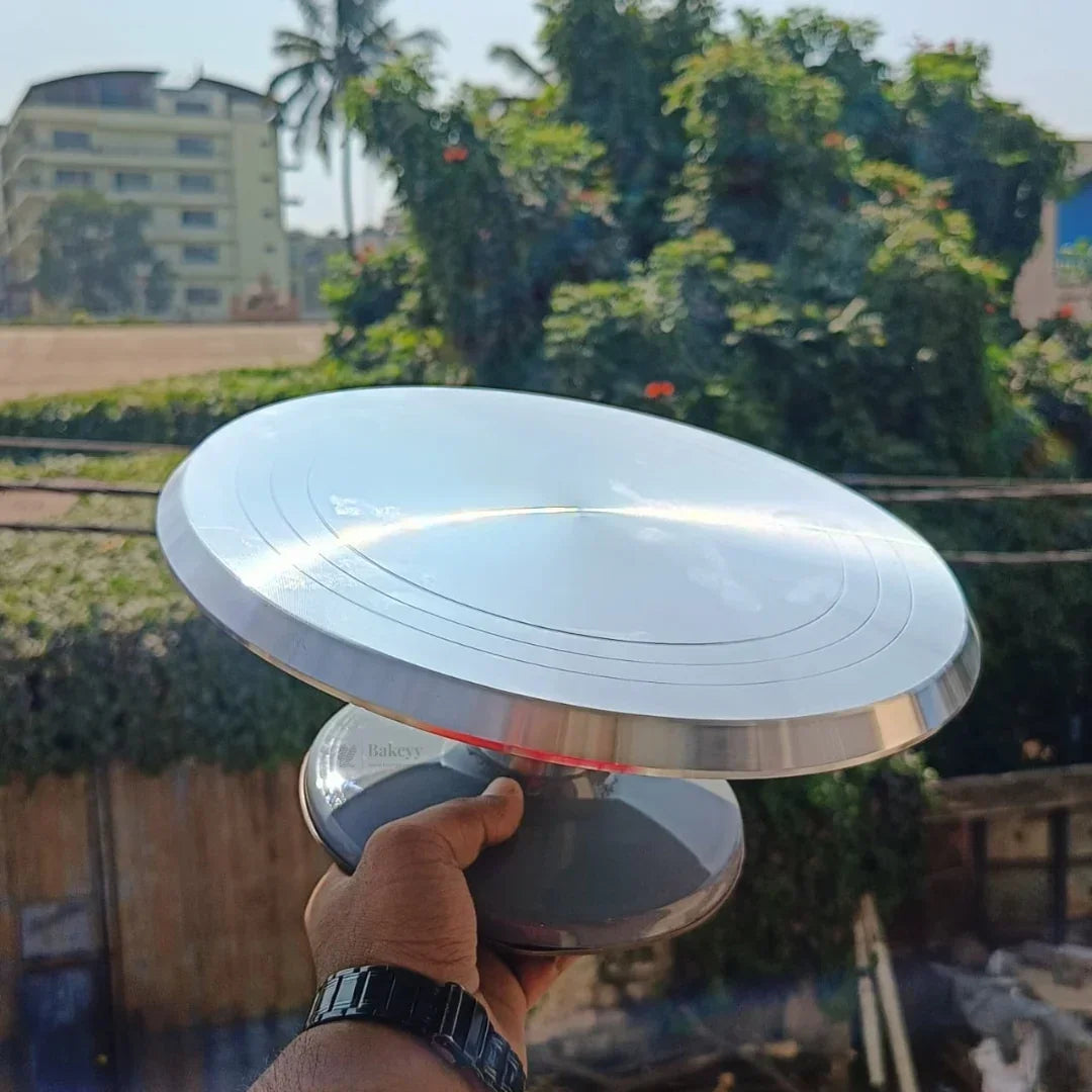 Cake turntable with non-slip base being used for applying a crumb coat — Bakeyy.com