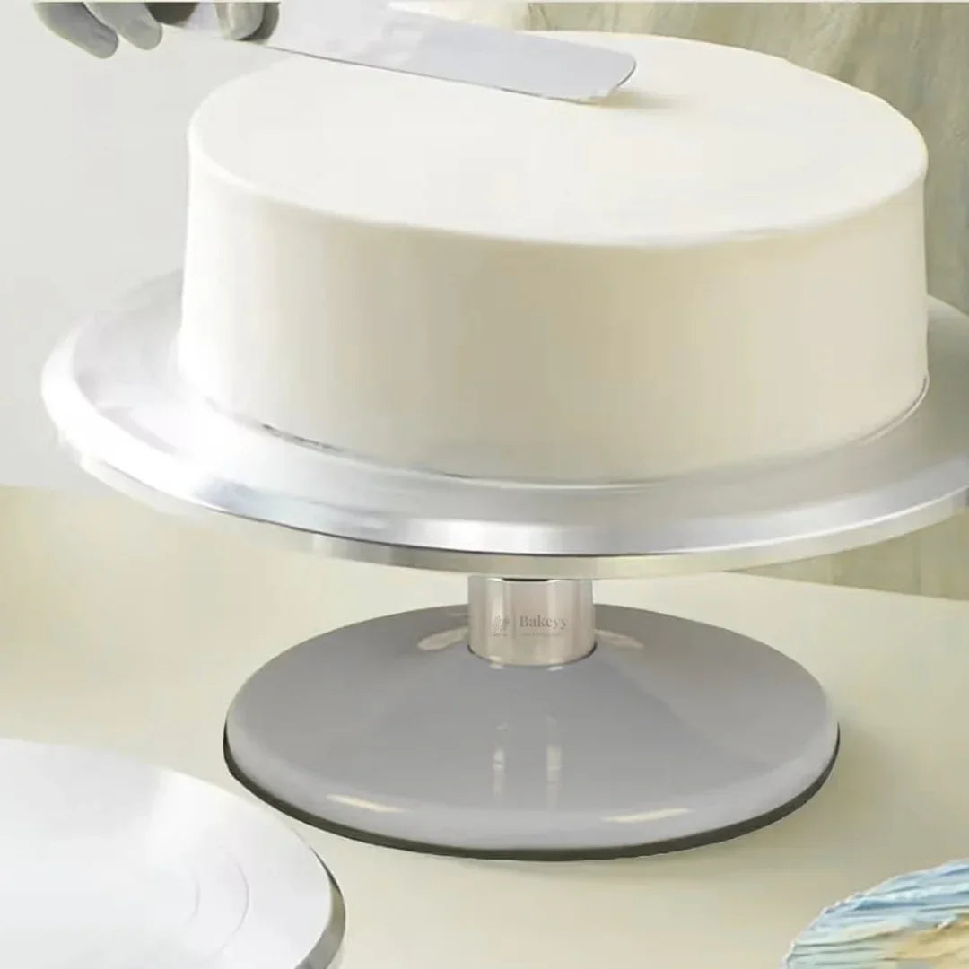 Cake turntable with non-slip base from Bakeyy.com — smooth rotating stand for cake decorating