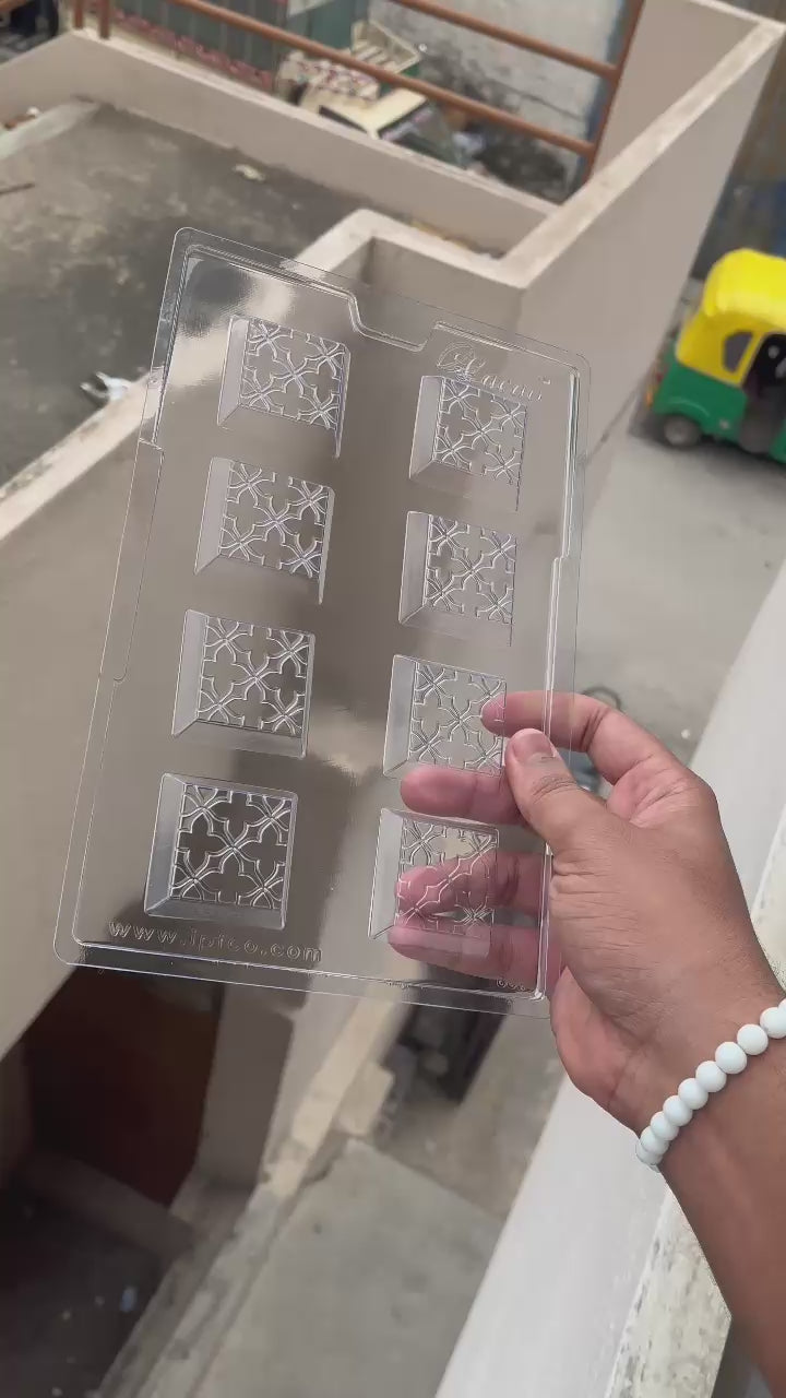 698 | Square Tile Pattern Chocolate Mould – 8 Cavity Cacao Mould