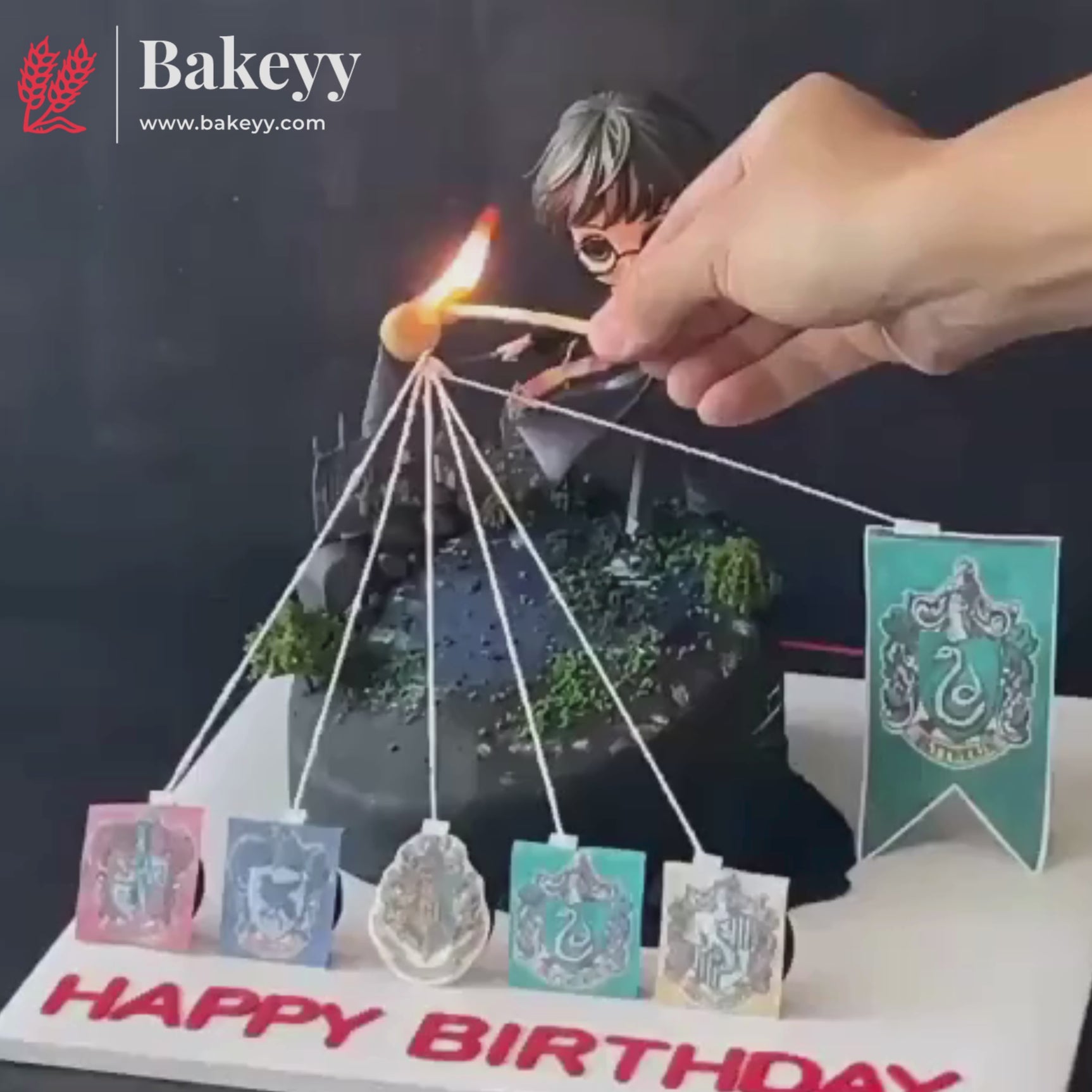 Creates a quick, clean flame effect on cakes
• Thin, lightweight sheets that burn rapidly
• Ideal for reveal cakes and surprise message cakes
• Easy to cut into custom shapes
• Suitable for professional and home bakers
• Can be used as a cake topper effect for celebrations