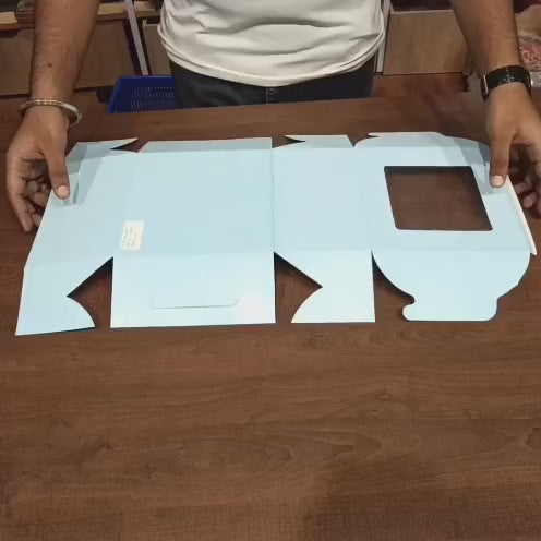 • Cake and pastry takeaway packaging
• Brownie and dessert box presentation
• Gift hamper and festive dessert packaging
• Bakery counter display with visible contents
• Café and home bakery packaging needs